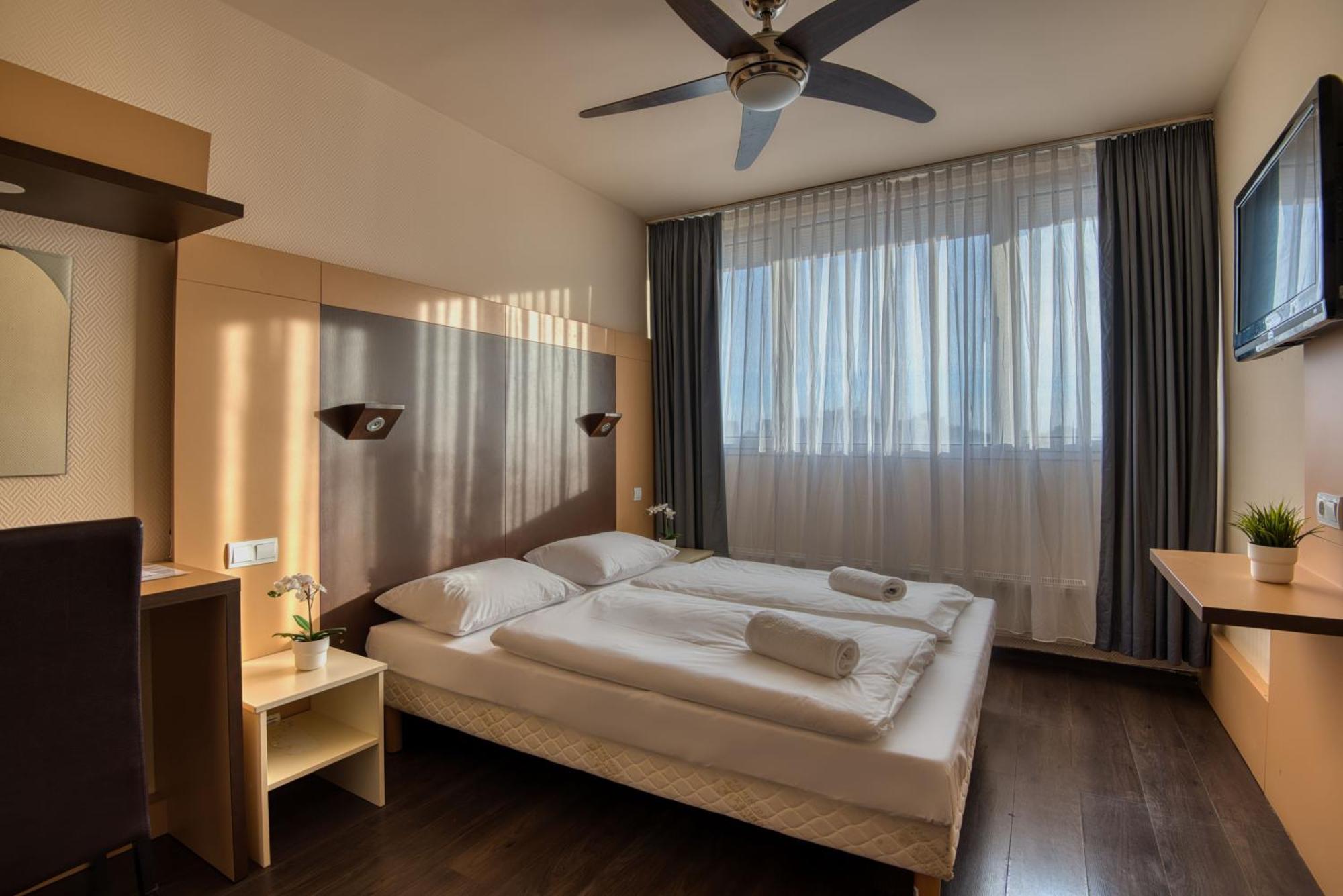 City Budget Hotel Boedapest Buitenkant foto