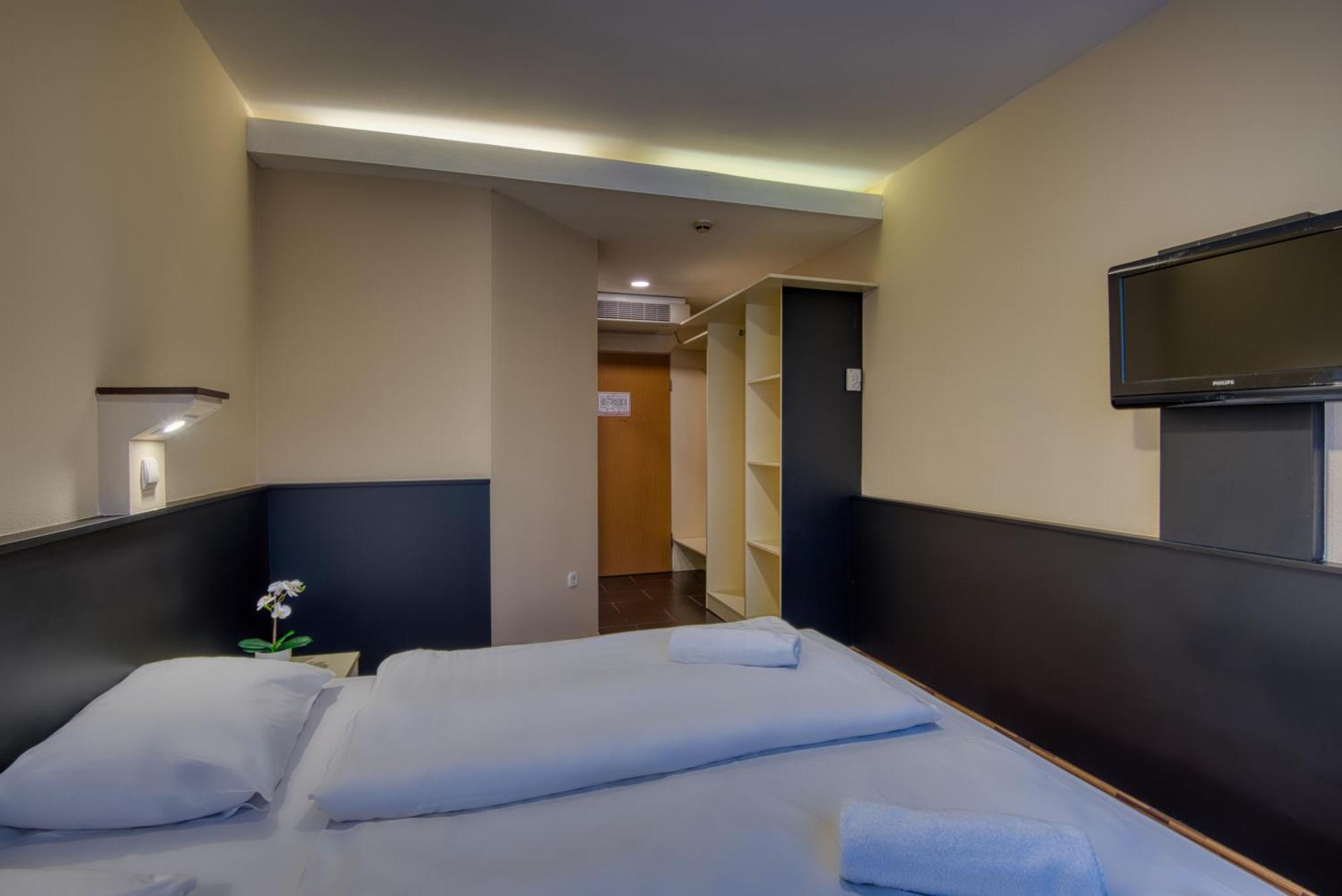 City Budget Hotel Boedapest Buitenkant foto