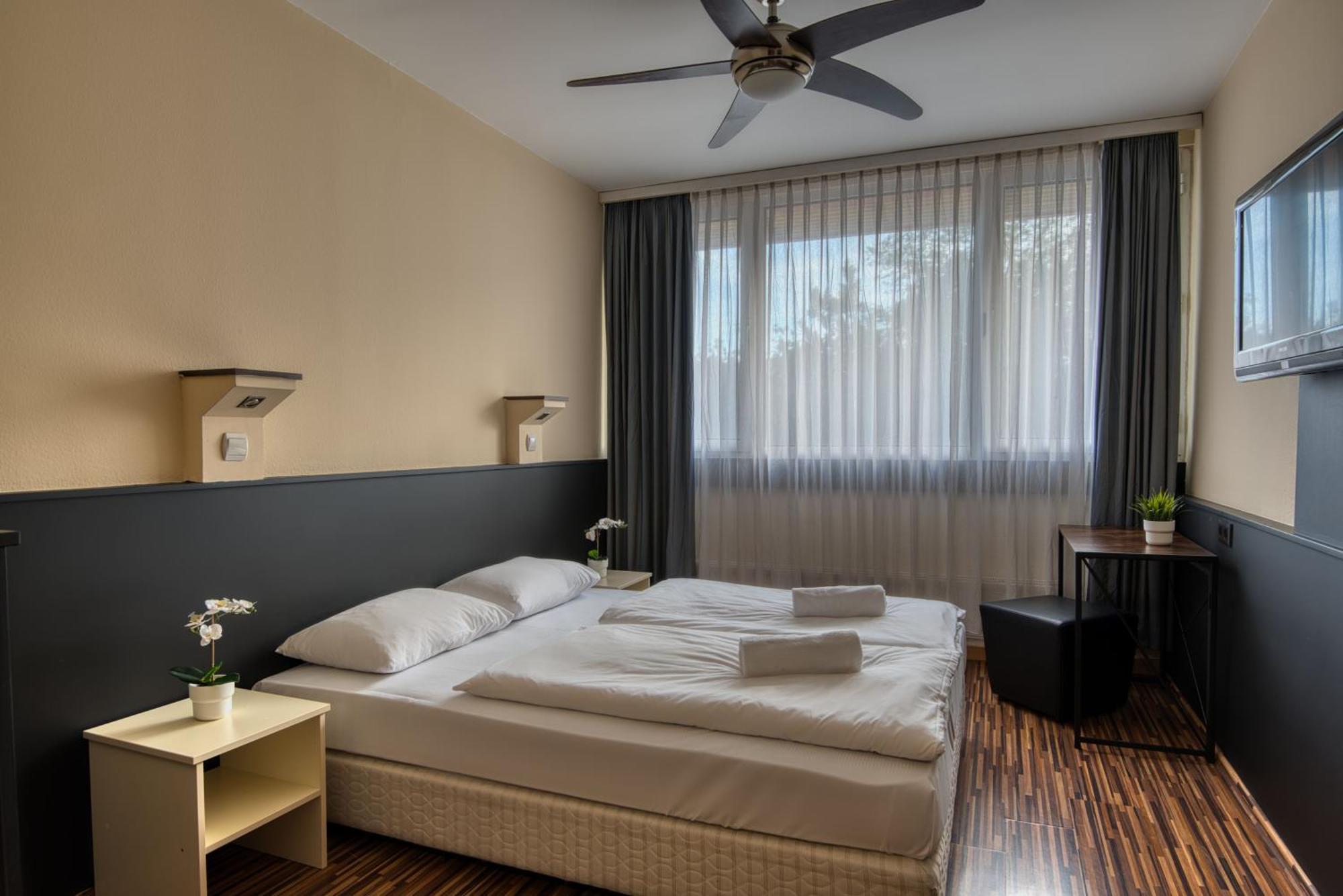 City Budget Hotel Boedapest Buitenkant foto