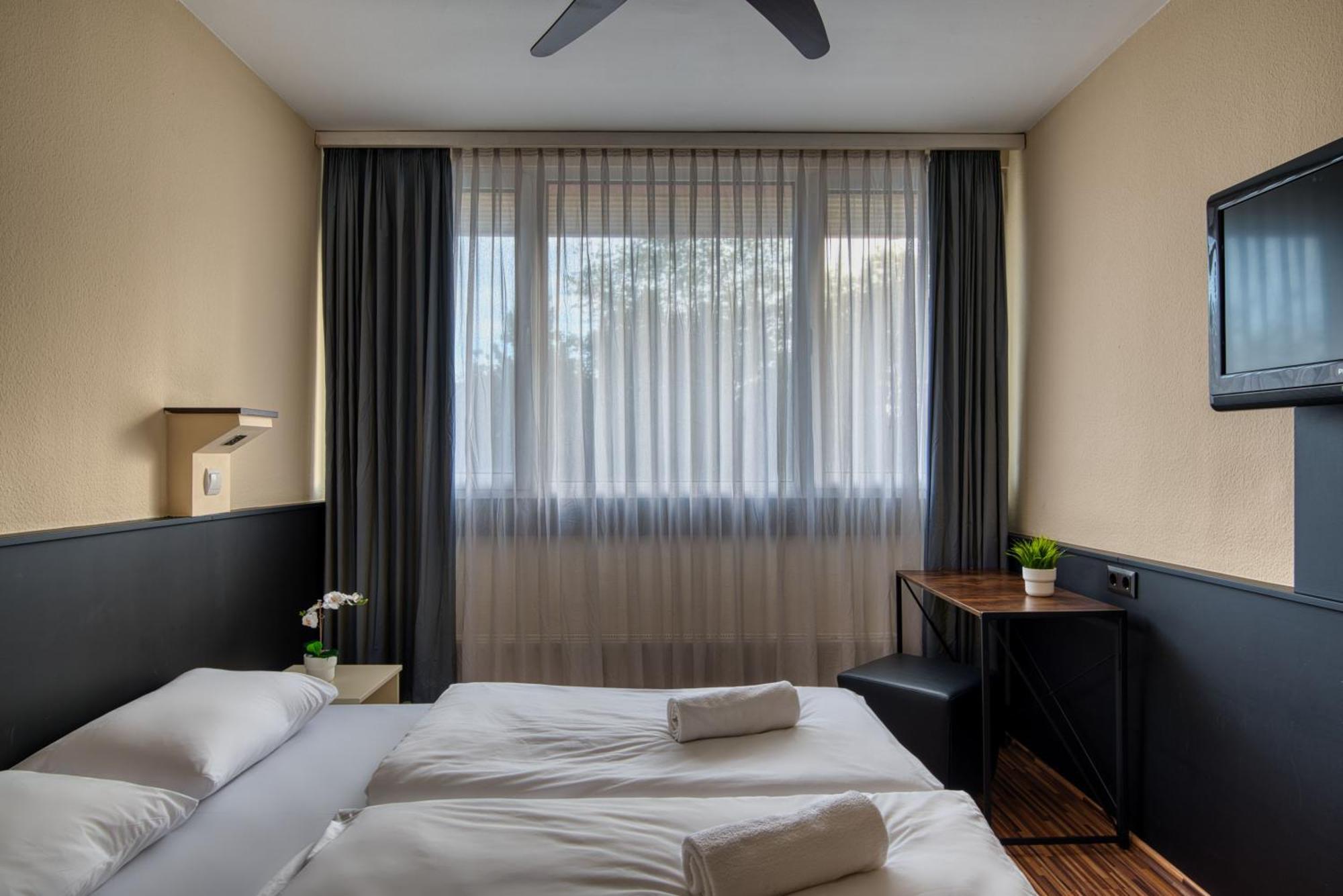 City Budget Hotel Boedapest Buitenkant foto