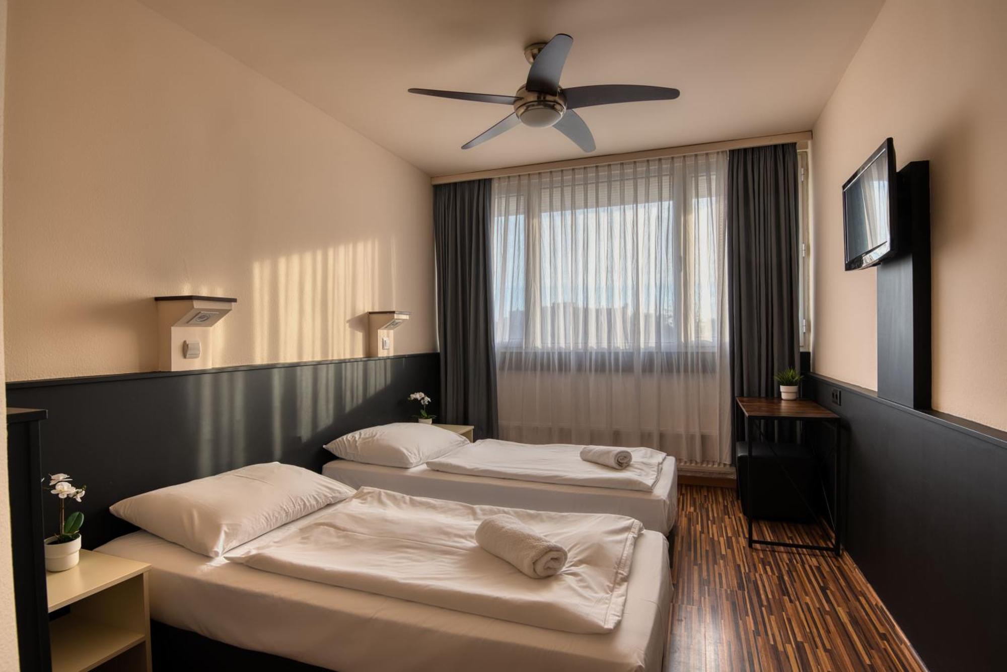 City Budget Hotel Boedapest Buitenkant foto